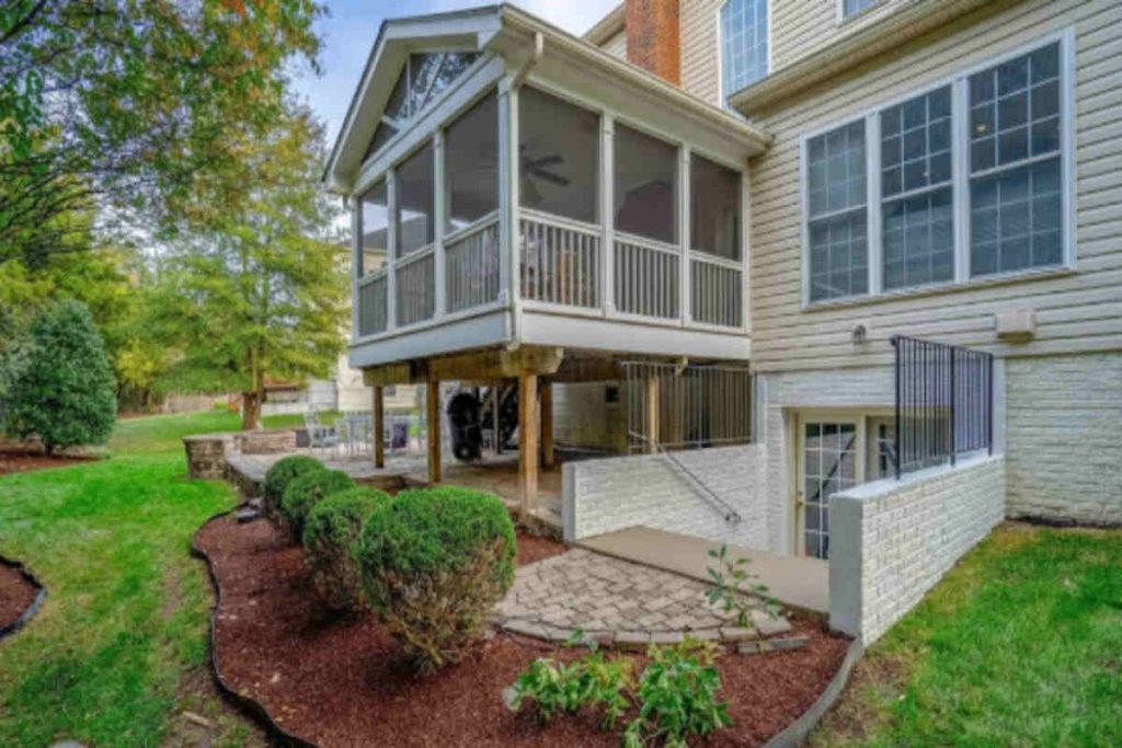 screened in porches in Chantilly, VA