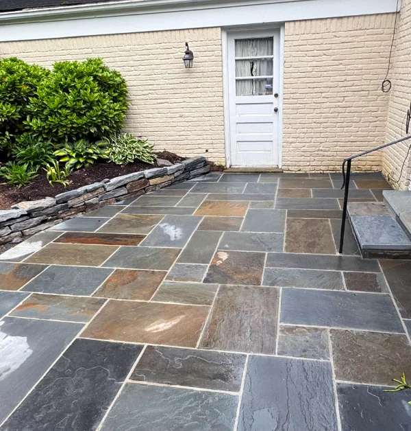 Finished curved flagstone patio with mixed gray and brown natural stone