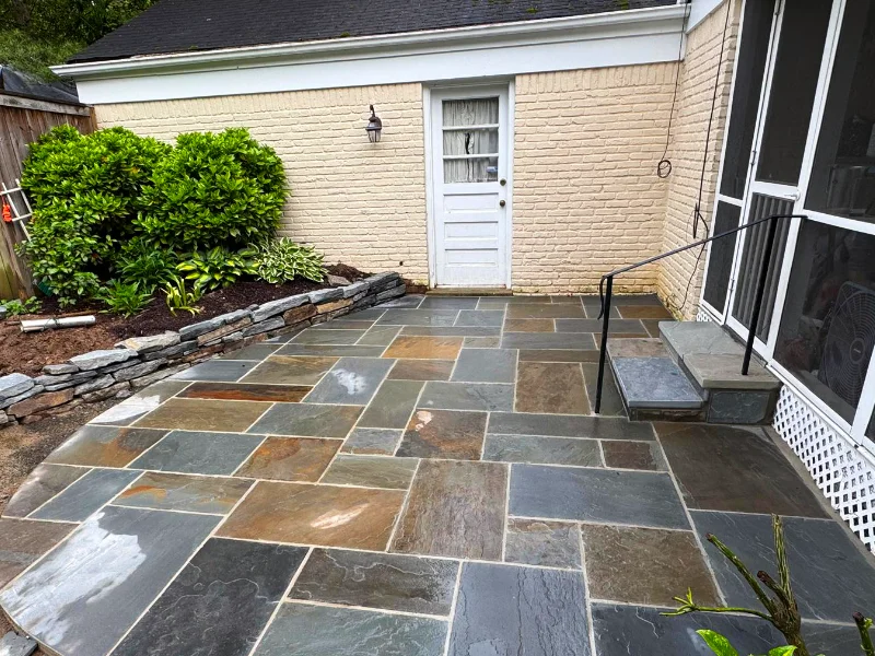 Wide view of the finished curved flagstone patio
